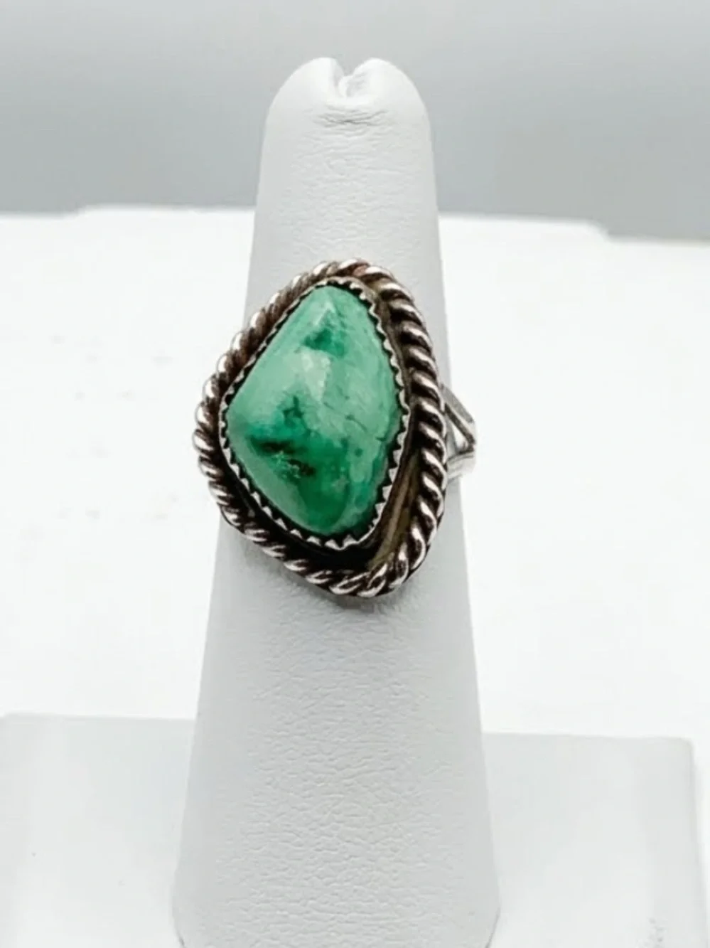 Vintage Navajo Style Green Turquoise Ring Sterling Silver Size 6 6.60g